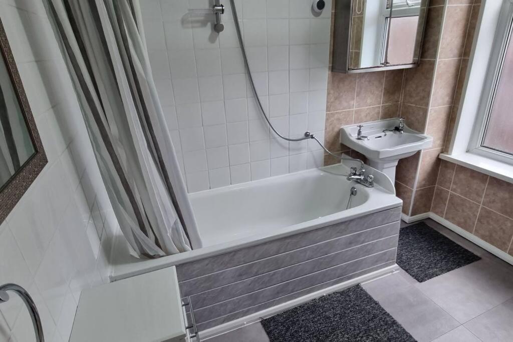 Apartment Be Our Guest! Stylish-free Parking-central Location Leeds (West Yorkshire)