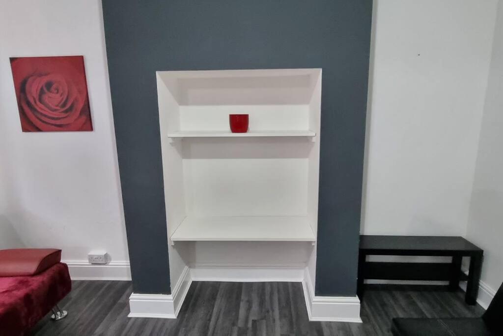 Be Our Guest! Stylish-free Parking-central Location Apartment