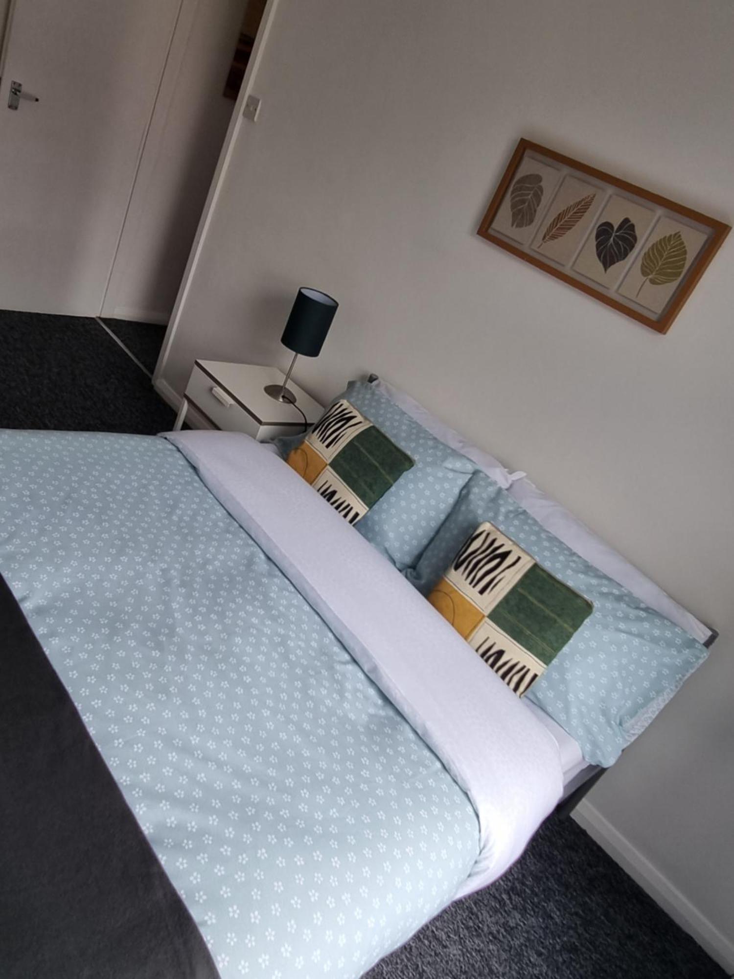 Be Our Guest! Stylish-free Parking-central Location Apartment *