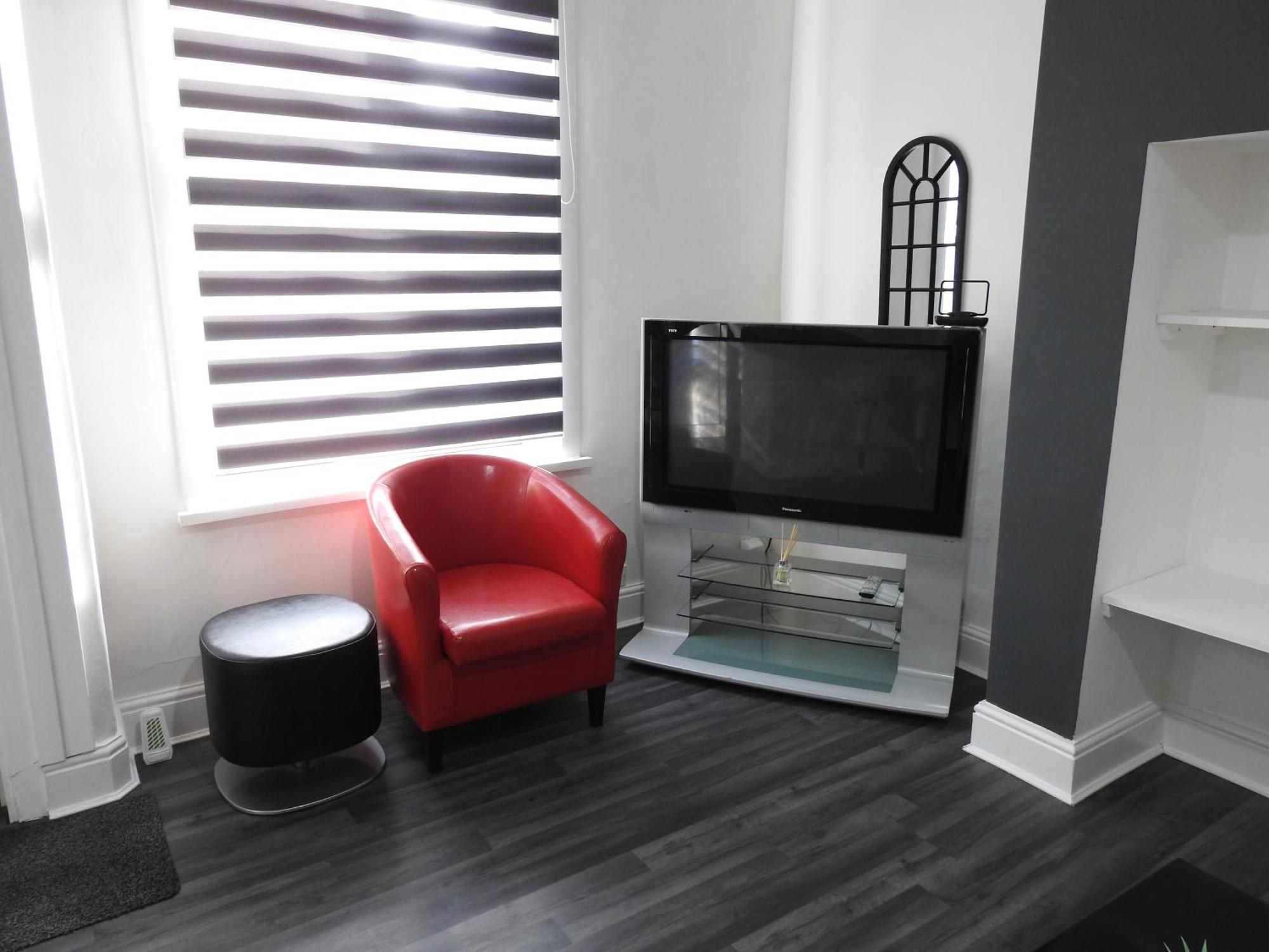 Be Our Guest! Stylish-free Parking-central Location Apartment *